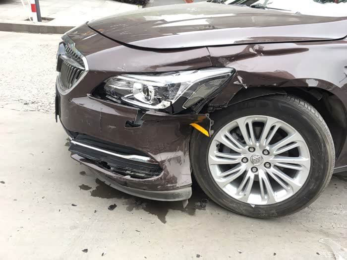 车又被撞了我真是服了悬挂被撞坏了