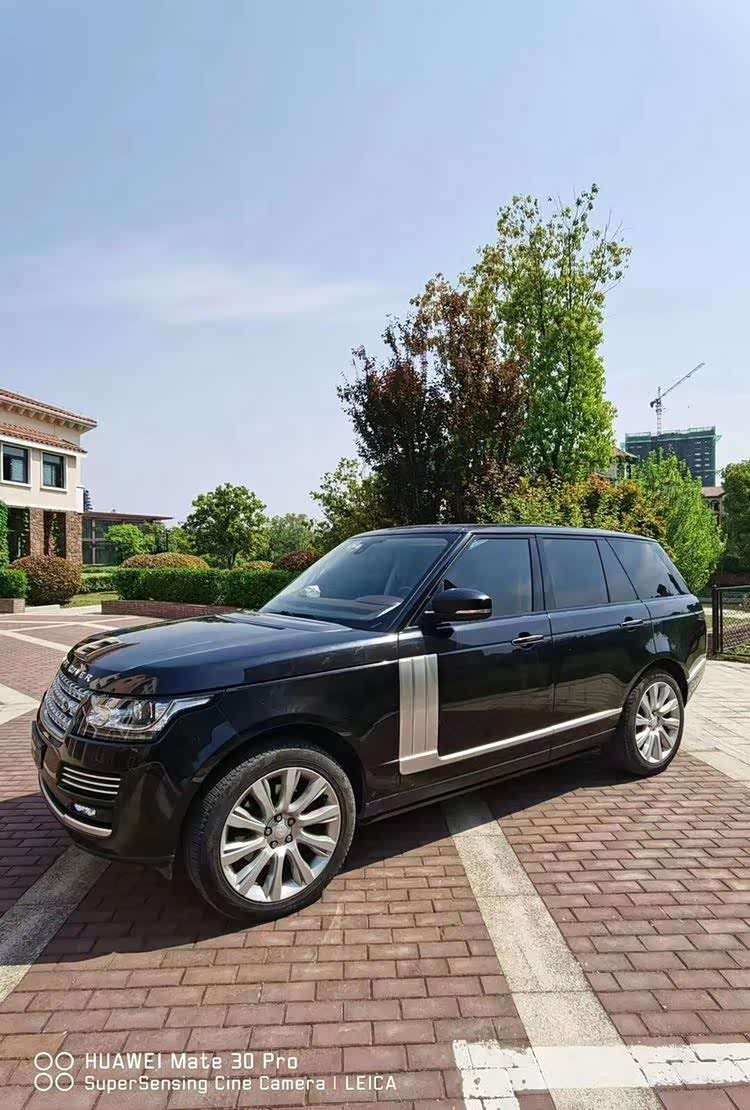 外观霸气硬朗的路虎揽胜