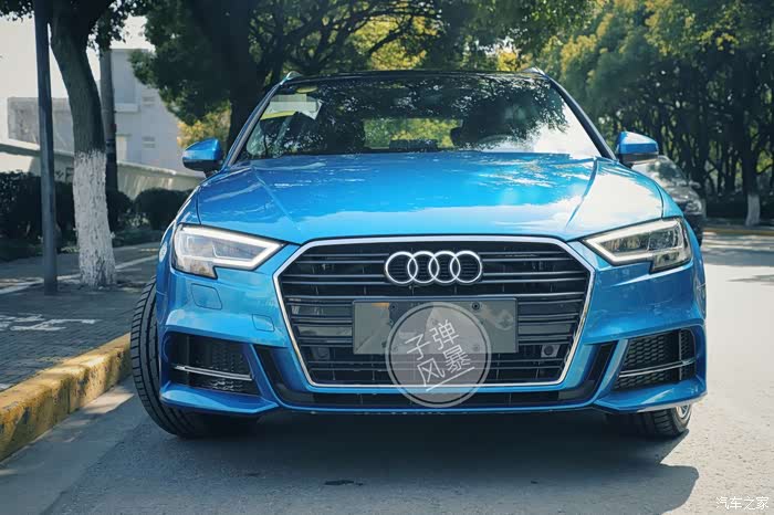 【图】阳光下的一抹蓝~a3海南蓝两厢顶配提车作业 游玩_奥迪a3论坛