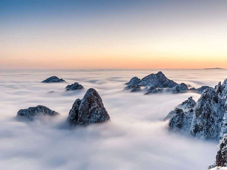 夏日的云海虽没有秋冬云海那样沉着,浑厚,但也别有一番潇洒