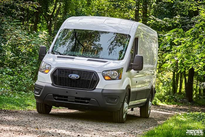 福特新世代全顺pro前脸采用了全新的设计4楼发表于 2020-10-21 17:25