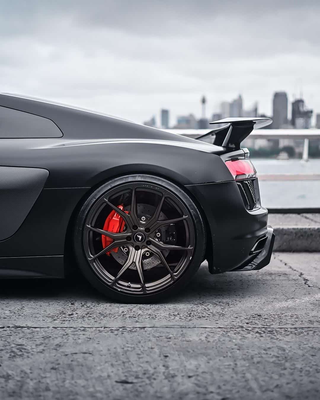 黑酷奥迪r8该有跑车的样子