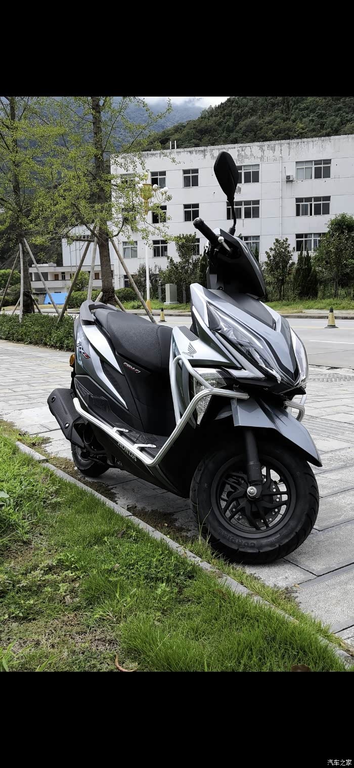 【图】喜提白色裂行125_摩托车论坛_汽车之家论坛