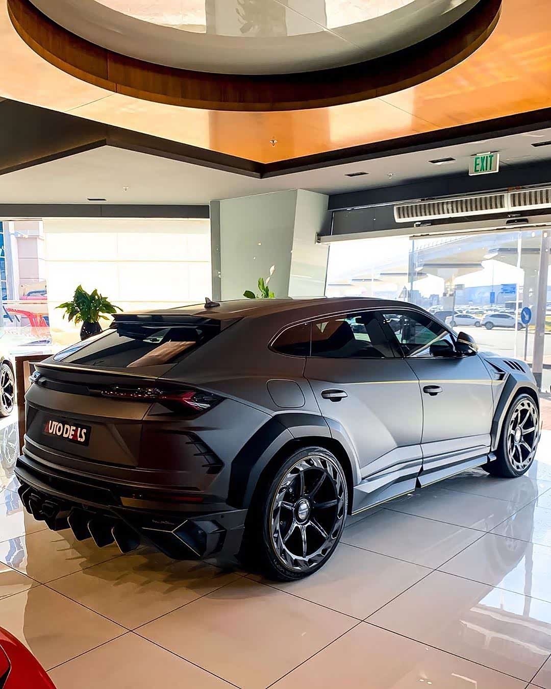 辆"卖碳翁"mansory改兰博基尼urus可能会满足你的需