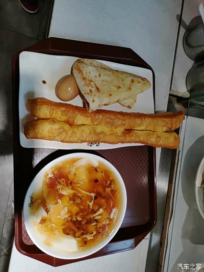 老豆腐配油条.天津人特色早餐.