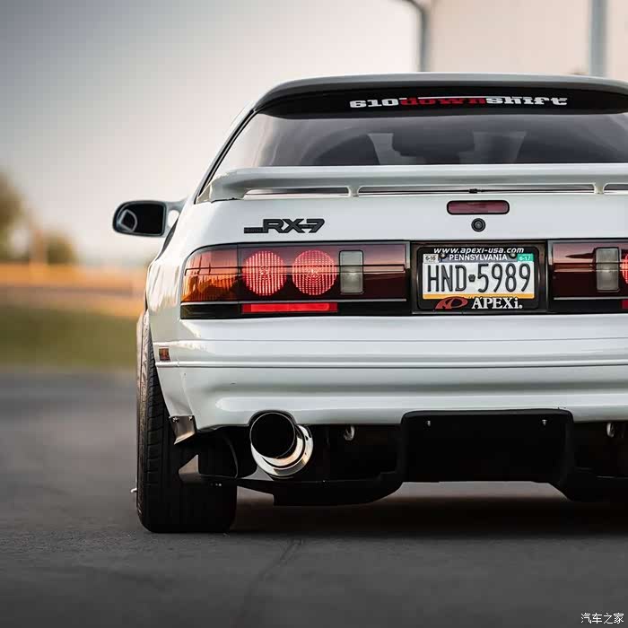 【图】翻灯rx-7很帅,帅得就像头文字d里的主人高桥凉介_马自达rx-7