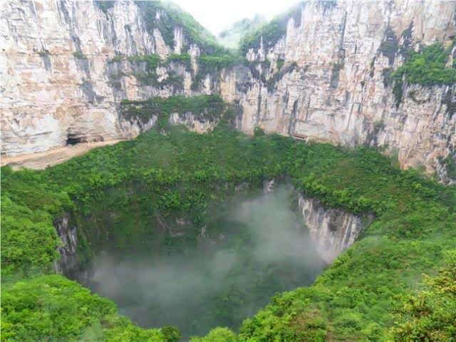 喀斯特地貌,自然产生的美景,天坑天水