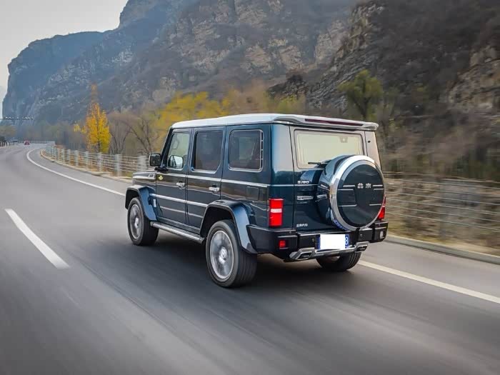 红旗hs7双色车身