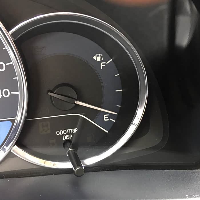 燃油低指示灯不亮