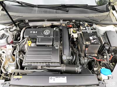 自己洗车把发动机都擦擦擦般般