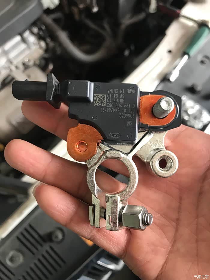 16款英朗热车状态下怠速900左右.这正常吗