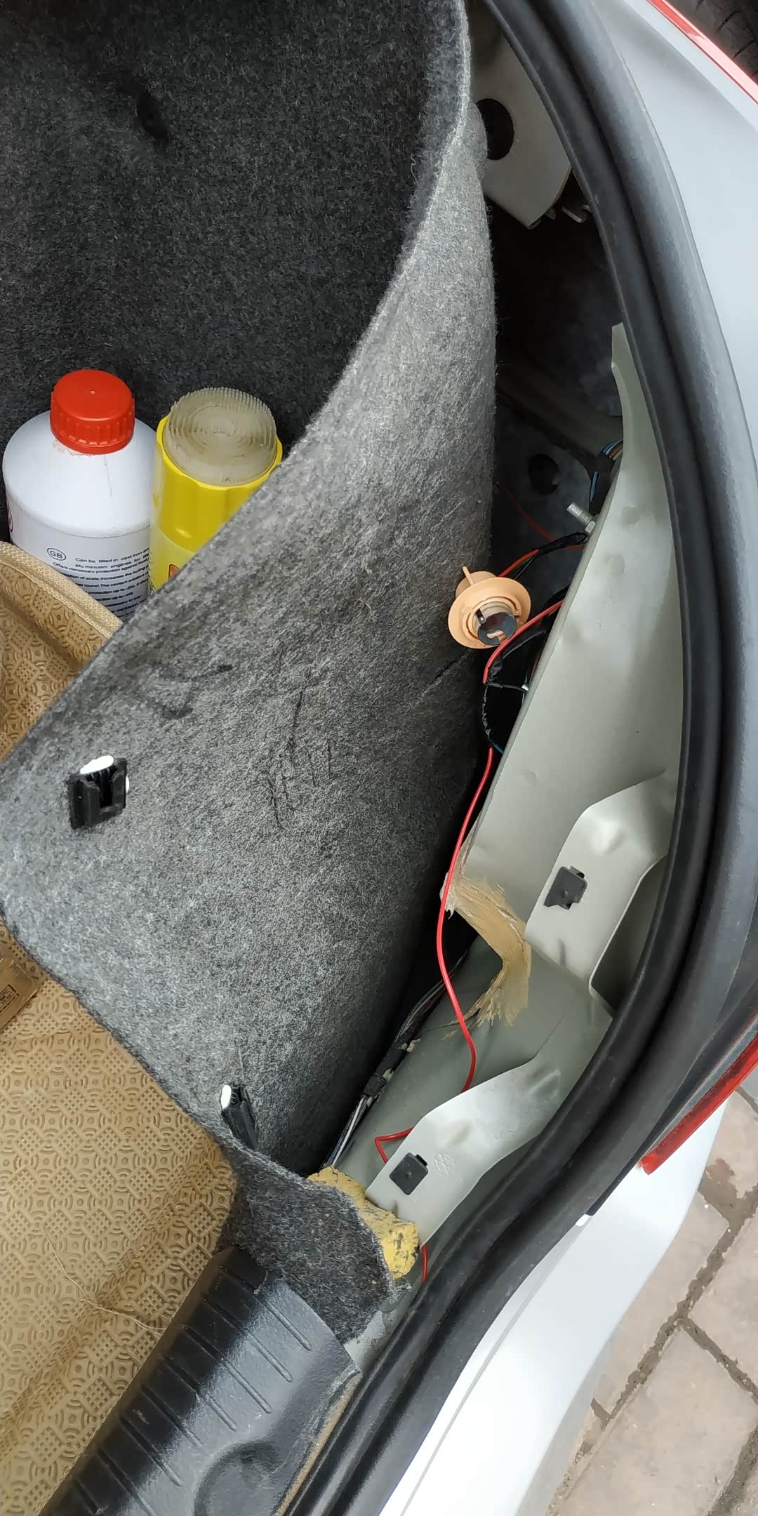 朗逸刹车灯泡更换.