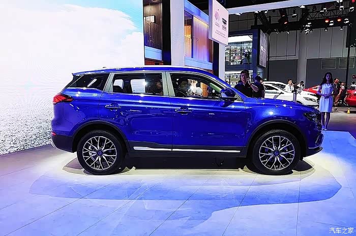 成都车展这个蓝色的吉利博越很好看