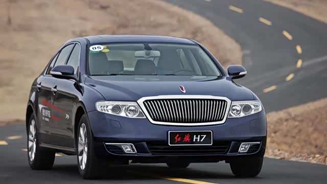 即使遍布灰尘也能通过白帐幔看见红旗h7的官车气场