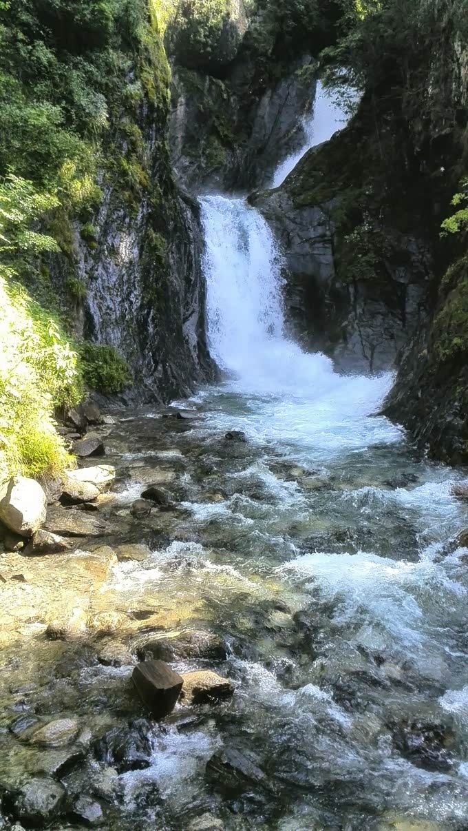 河谷地貌风景,自然生成的天然景观,云雾气腾腾