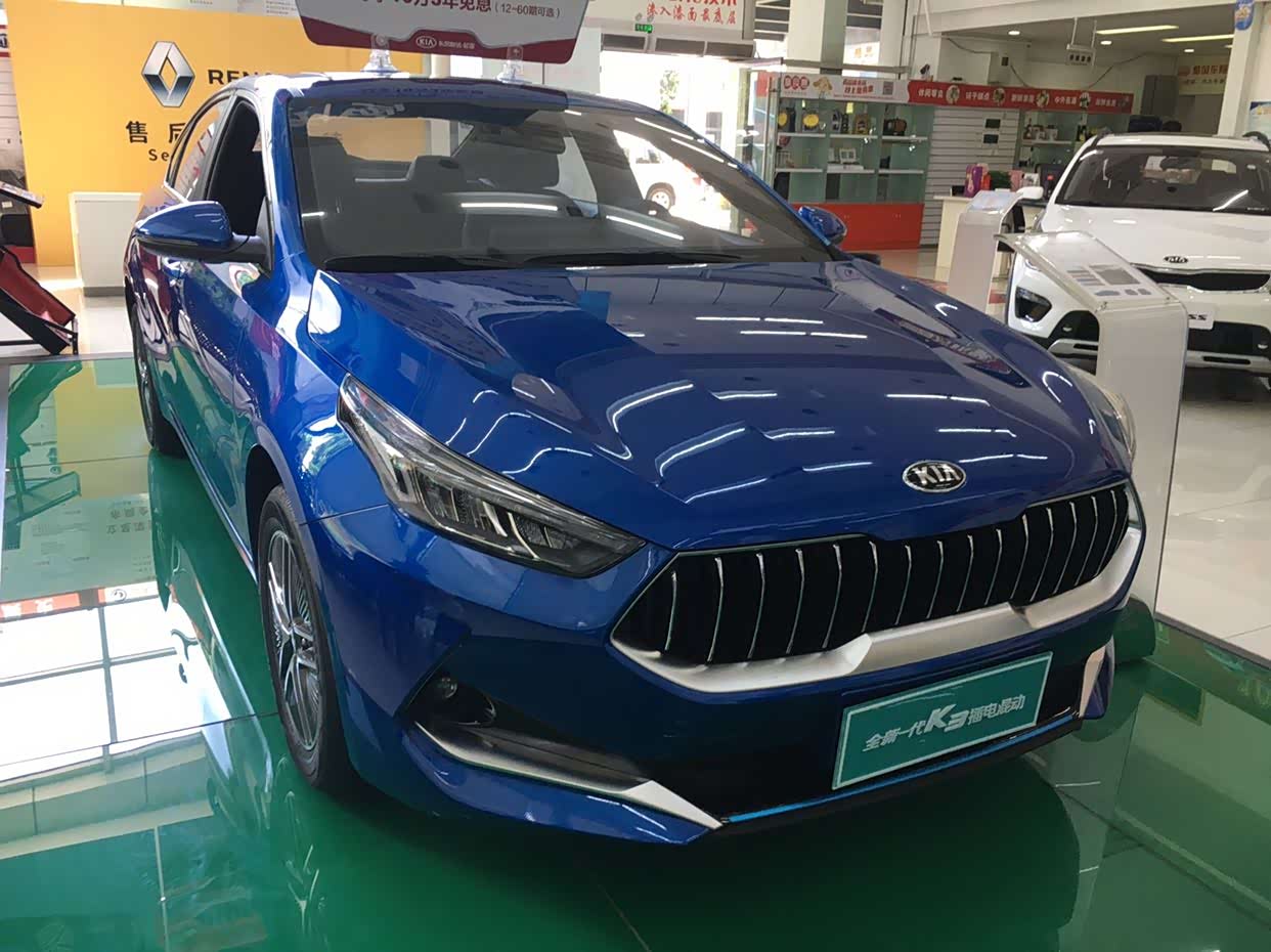 起亚k3.蓝色看起来很漂亮.估计很省油.