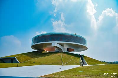 成就,得益于日本建筑界三杰之一的黑川纪章超前的城市规划方案被采纳