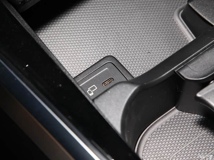 【图】glb200车内中控位置哪里有usb插口?_奔驰glb论坛_汽车之家论坛