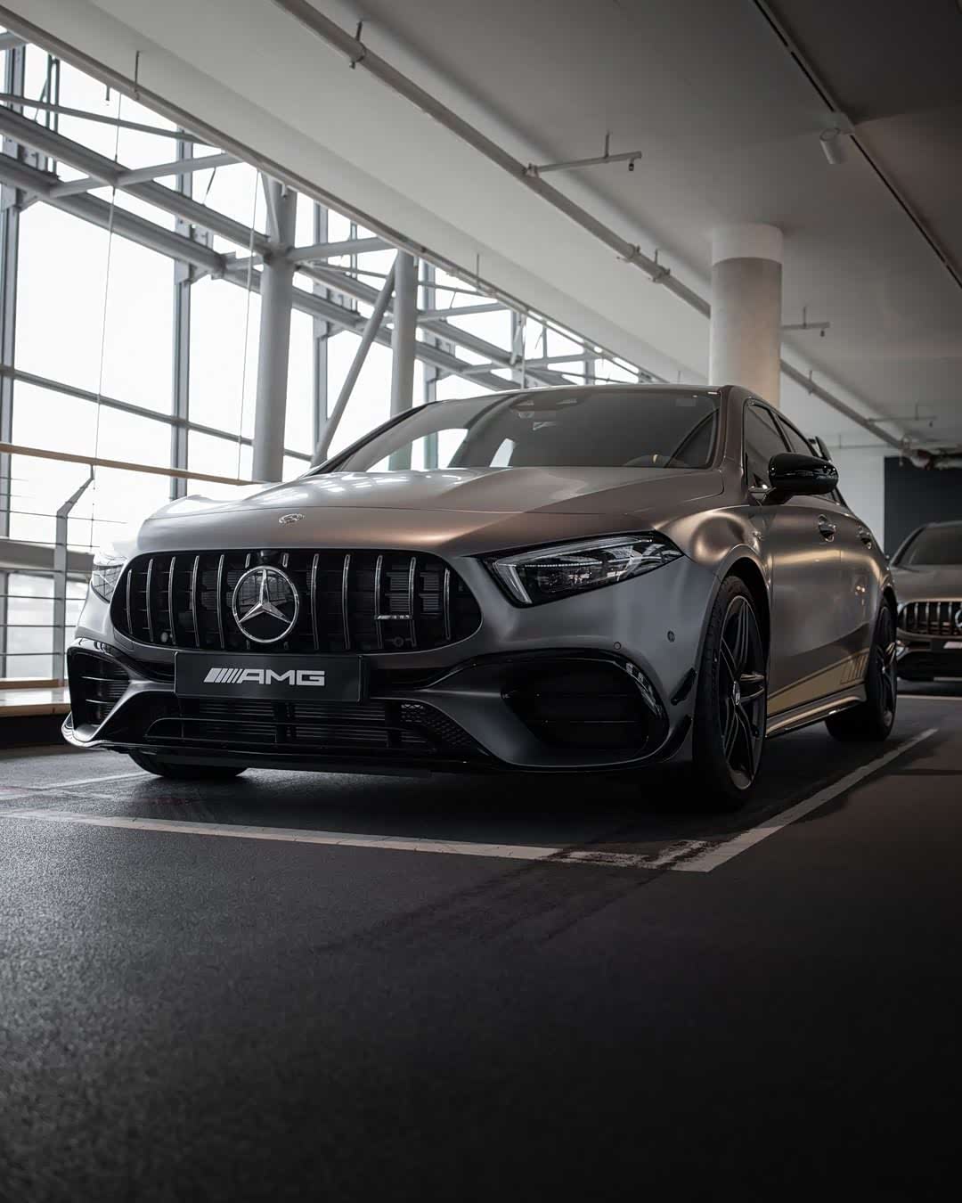 mercedes-amg a45 s 4灰色钢炮