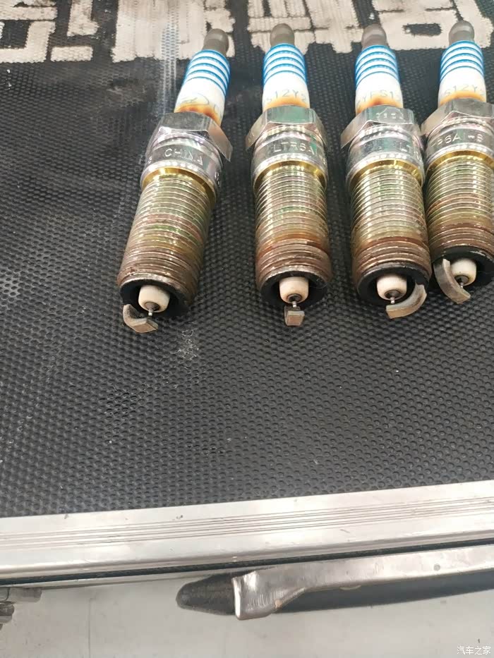 更换火花塞和火花塞型号