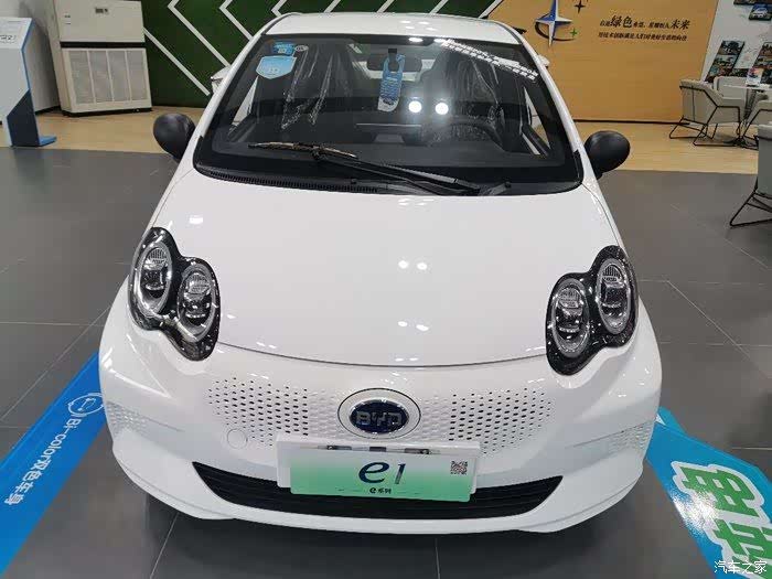 到店看车. 比亚迪新能源e1