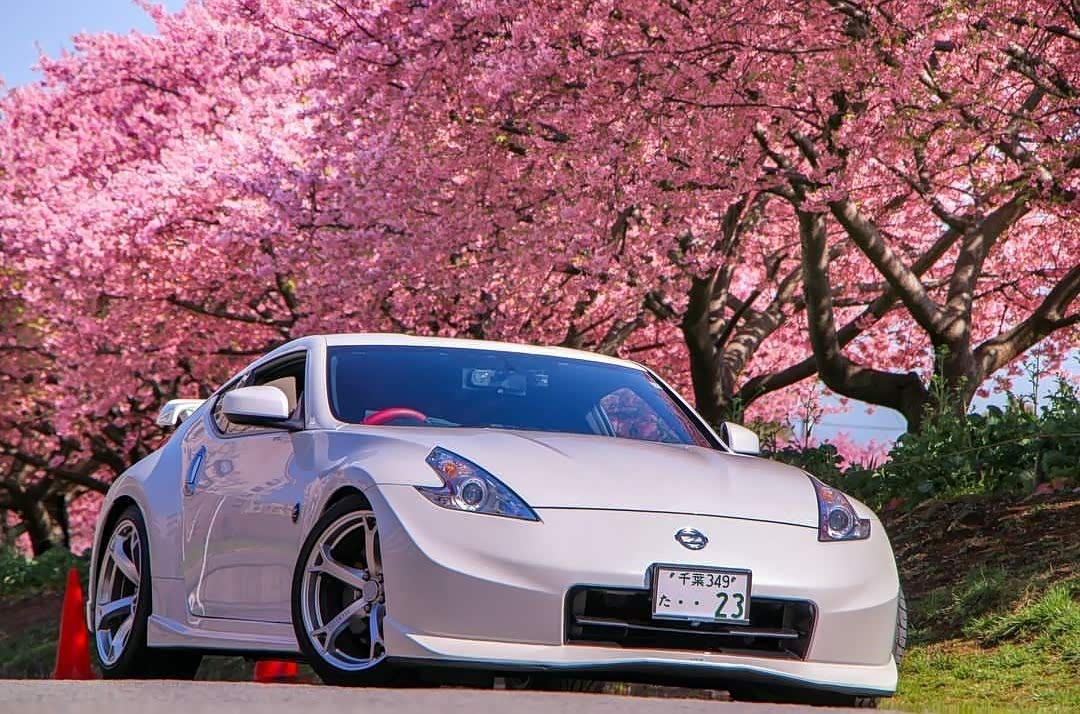 日产小跑370z,看起来不错.