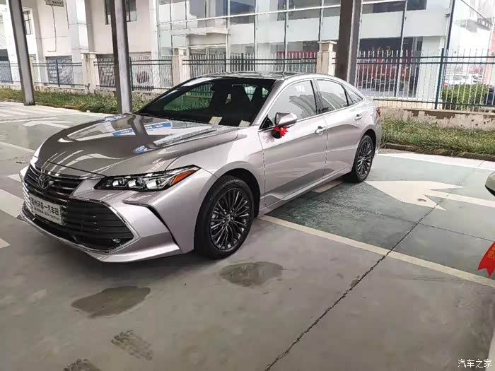 丰田亚洲龙2.5l尊贵版2020有你更好
