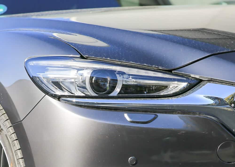 谁说女人不爱车#马自达6的大灯造型非常犀利.