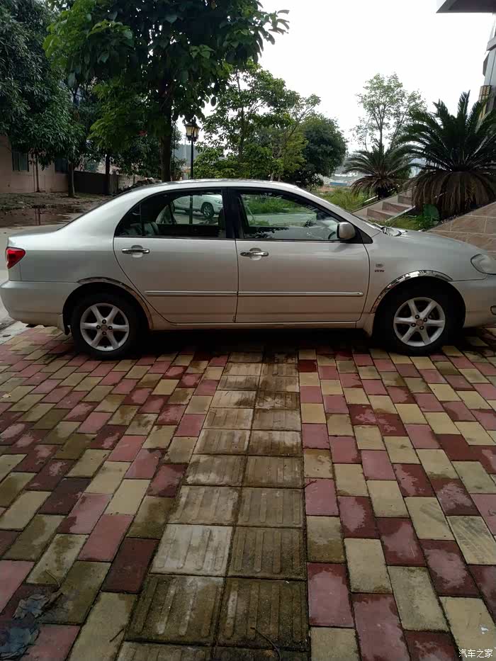 13年车龄的丰田花冠跑起来,第一人称视角录像