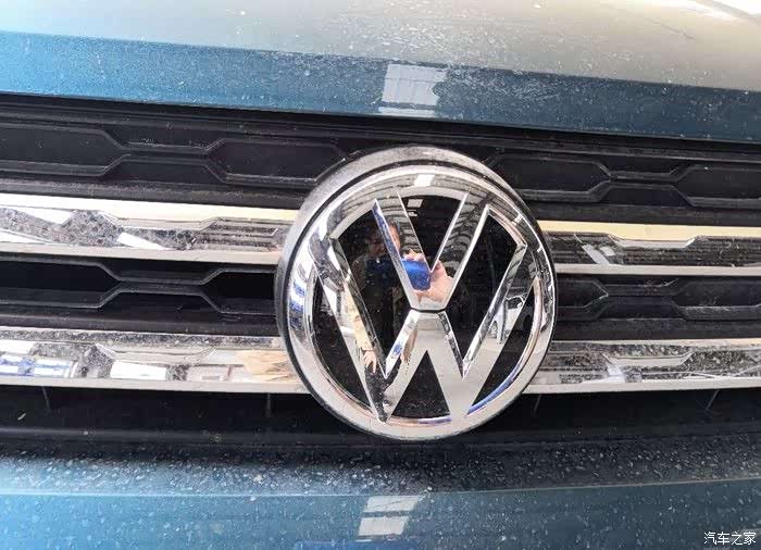 大众的车标还是很耐看的.