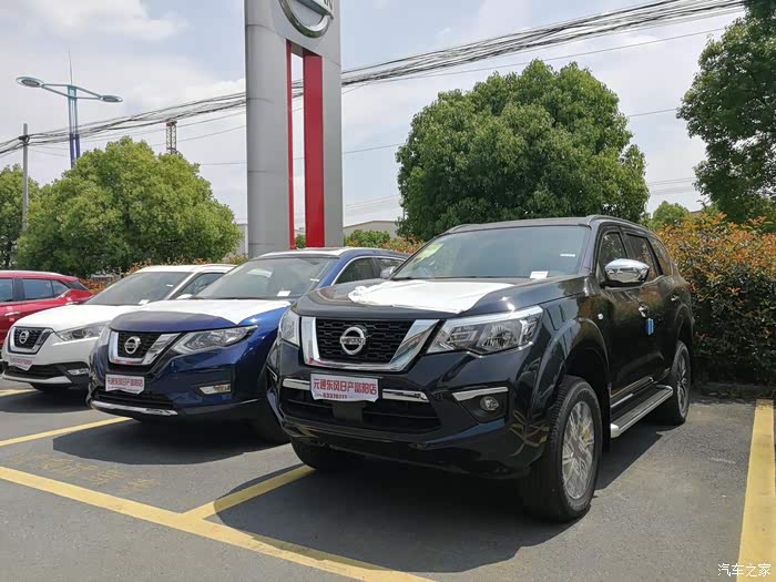 黑色途达的实拍照片