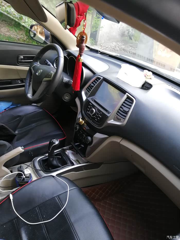 前排整体展示感受逸动那清爽舒适的车内视觉