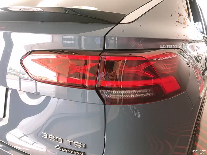 探岳x的尾灯是我最喜欢的一个设计,3个x的设计,真的很有辨识度.