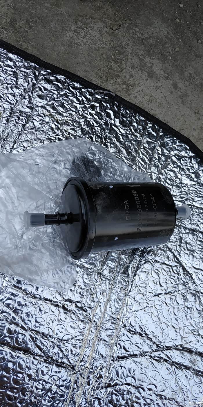 一个千斤顶换汽滤灰滤