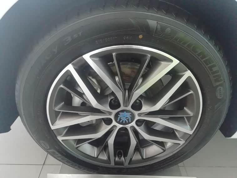 双色的全铝合金轮毂