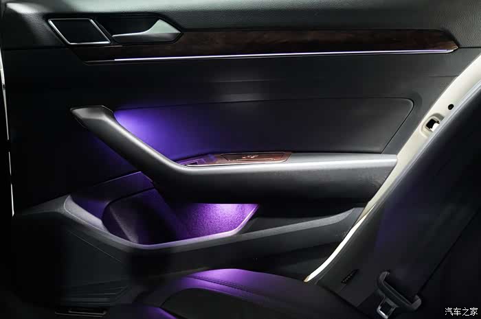 大众迈腾b8单色改多色氛围灯走起