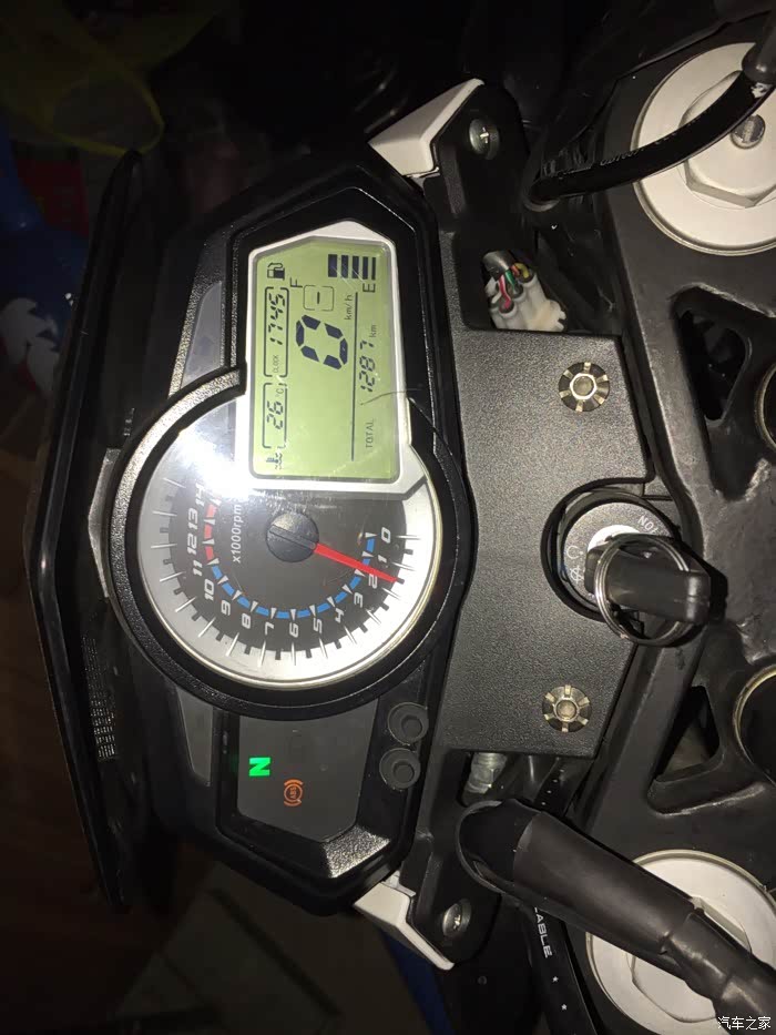 贝纳利302 abs灯是常亮吗?