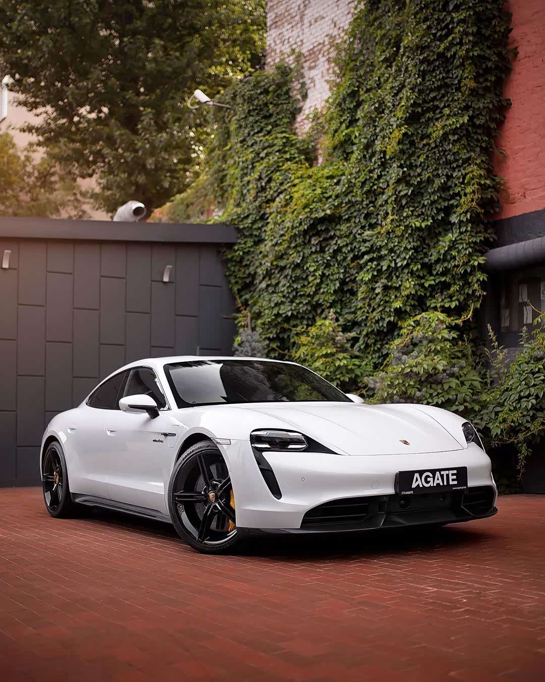 保时捷taycan turbo s. 端庄的外表,动力非常强