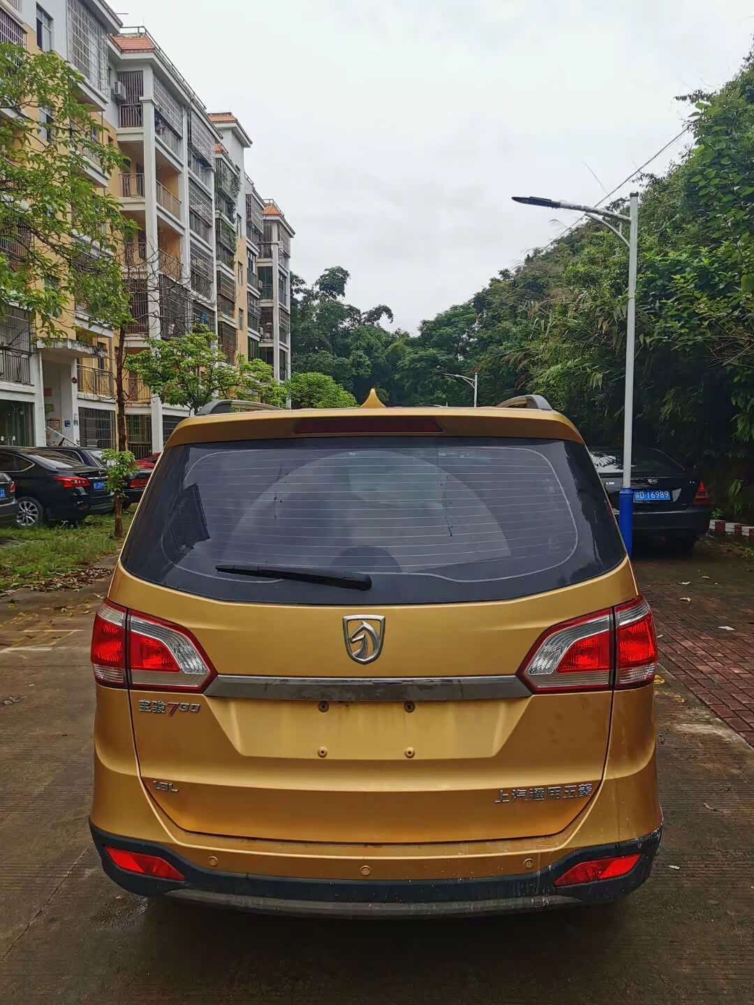 这个颜色的宝骏730第一次看到,非常的有个性.