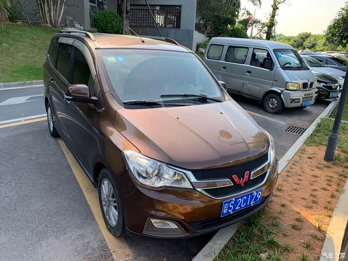 出售东莞牌16年五菱宏光s1豪华版