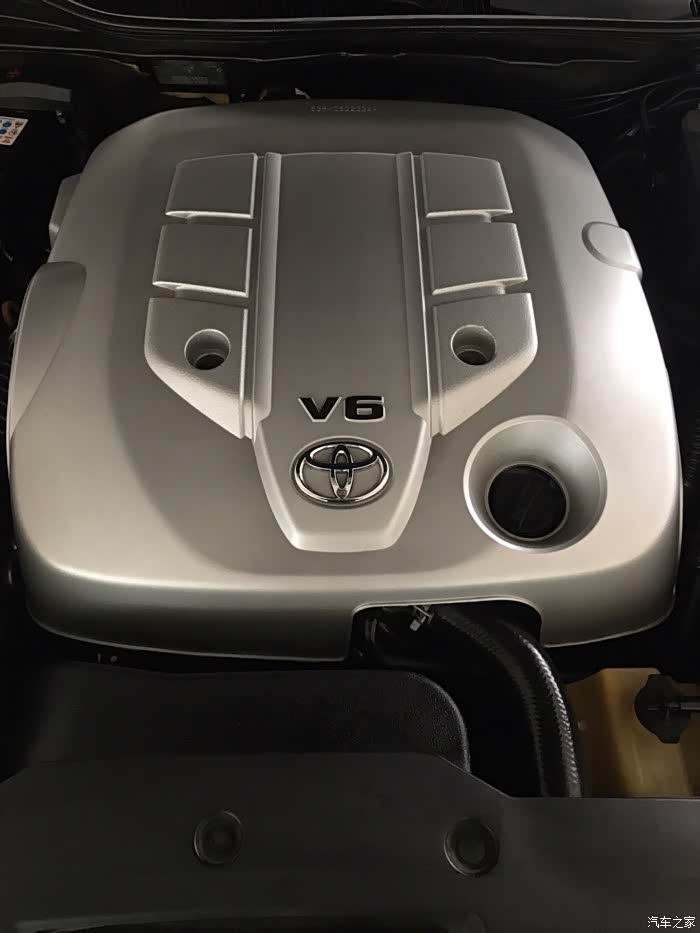 13代皇冠发动机这个盖子怎么拆开的?