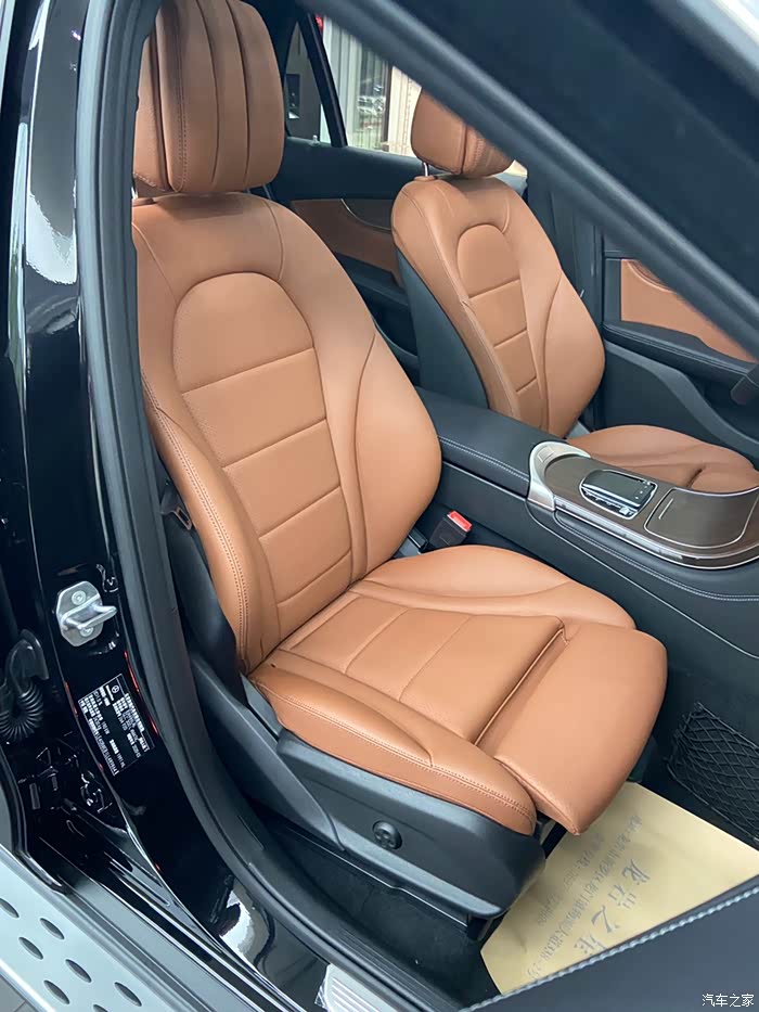 有人提了马鞍棕内饰的20款车的嘛?请上图看看