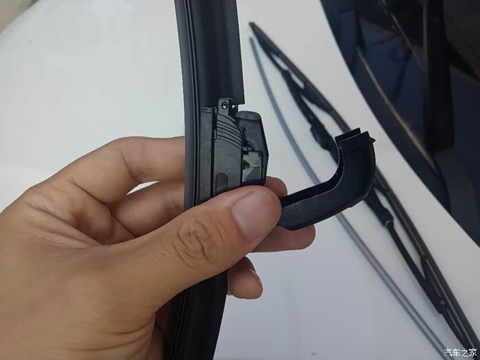 自己动手给小宝骏更换雨刮器