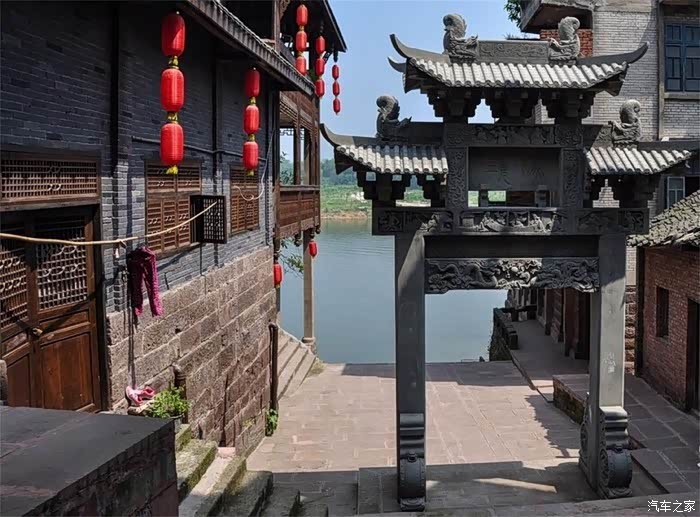 游安居古镇,品鬼斧神工