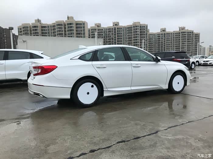 十代雅阁白色照片共享