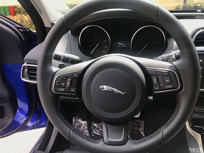 豹子方向盘,没有镀洛饰条.