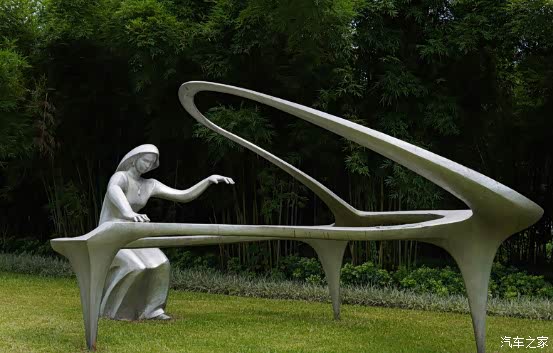 蓝天白云,开斯威x7游梁明诚雕塑园!