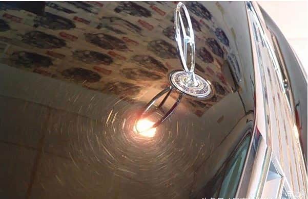 车漆有个蜘蛛网一样的裂纹,是不是在树下放的了?