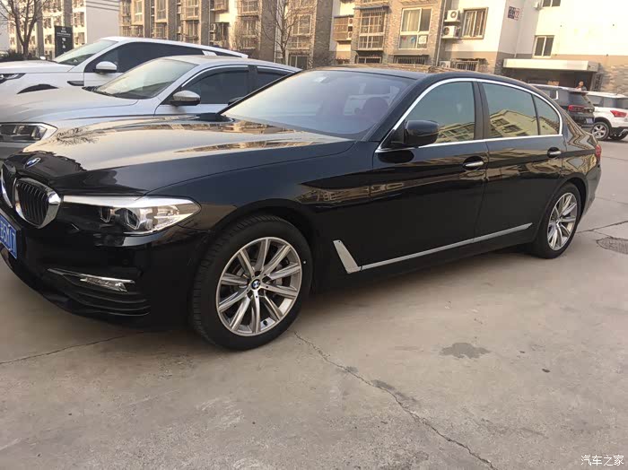大神们都晒晒你家宝马5系的颜色,纠结选什么颜色好