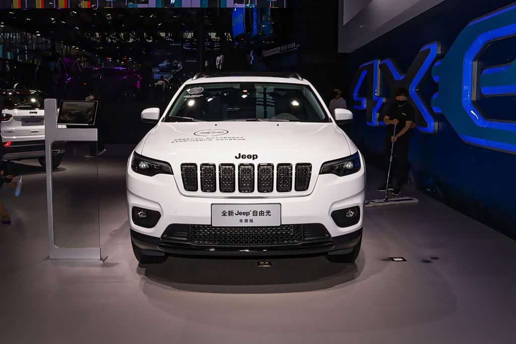 2020款的吉普自由光超大的空间以及超强的越野性